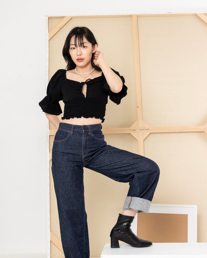 DAISY CROP BLOUSE WITH BOW DRAWSTRING AND SMOCKING WAIST - 女上衣/長袖上衣 - 棉．麻 黑色