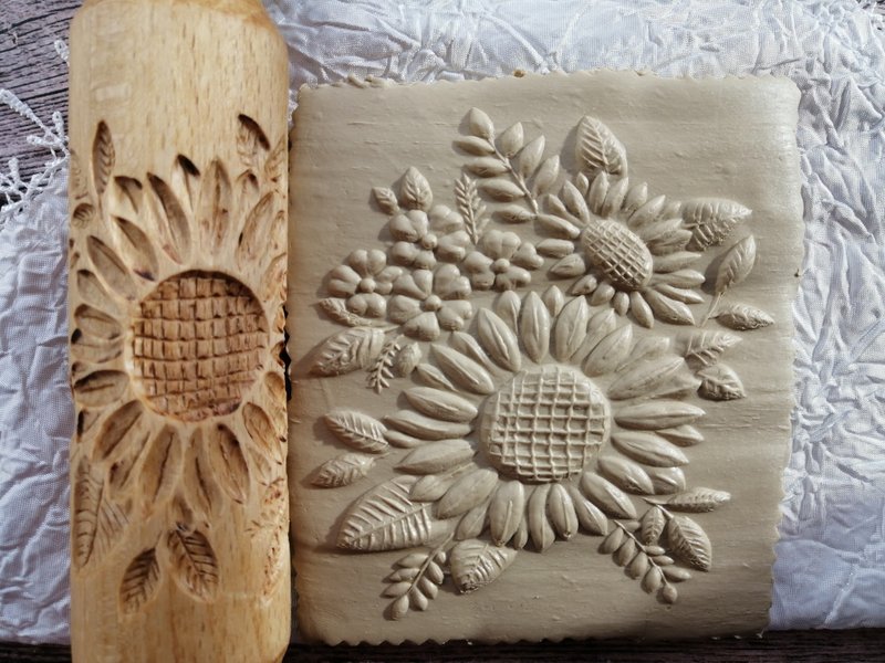 Engraved rolling pin, Embossed wood rolling pin, Sunflower kitchen decor. - Cuisine - Wood Brown