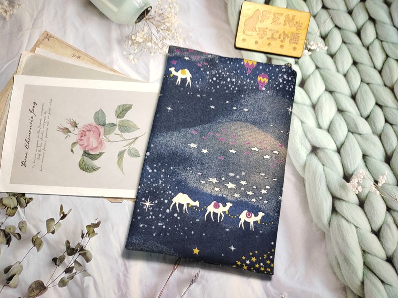 動物系列-日本布料深藍底沙漠駱駝布書衣-布書套-可適用A5-25K- - 書衣/書套 - 棉．麻 