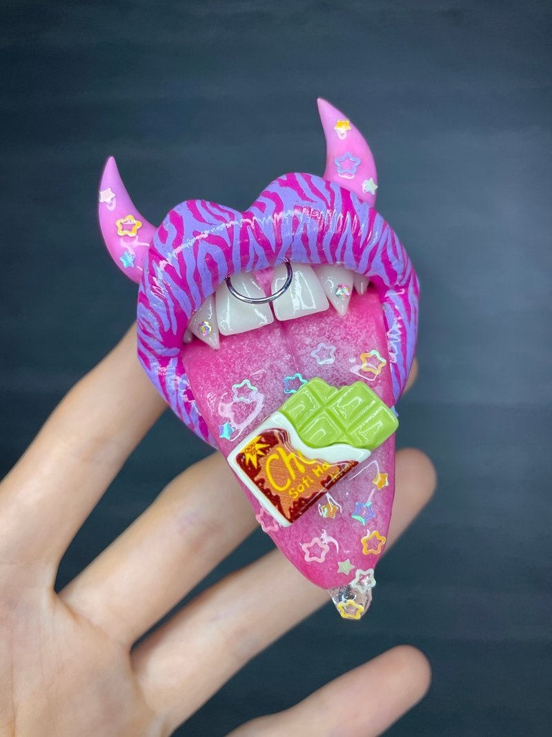 Phone grip. Pink & lilac lips with candies. - 其他 - 黏土 