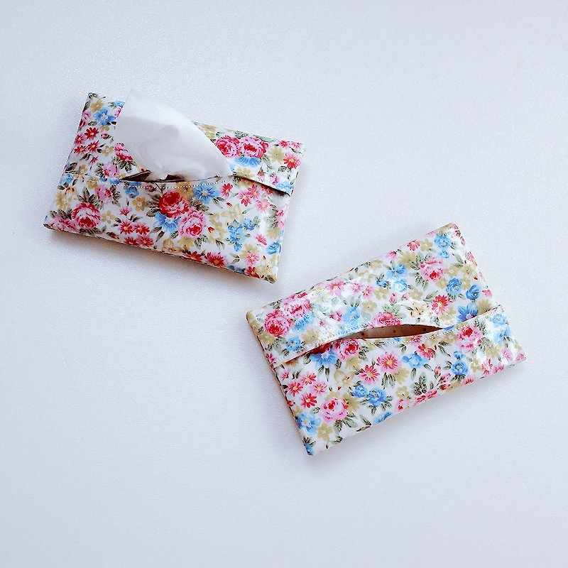 Fresh white British flower waterproof paper cover / paper bag - กระเป๋าเครื่องสำอาง - วัสดุกันนำ้ ขาว