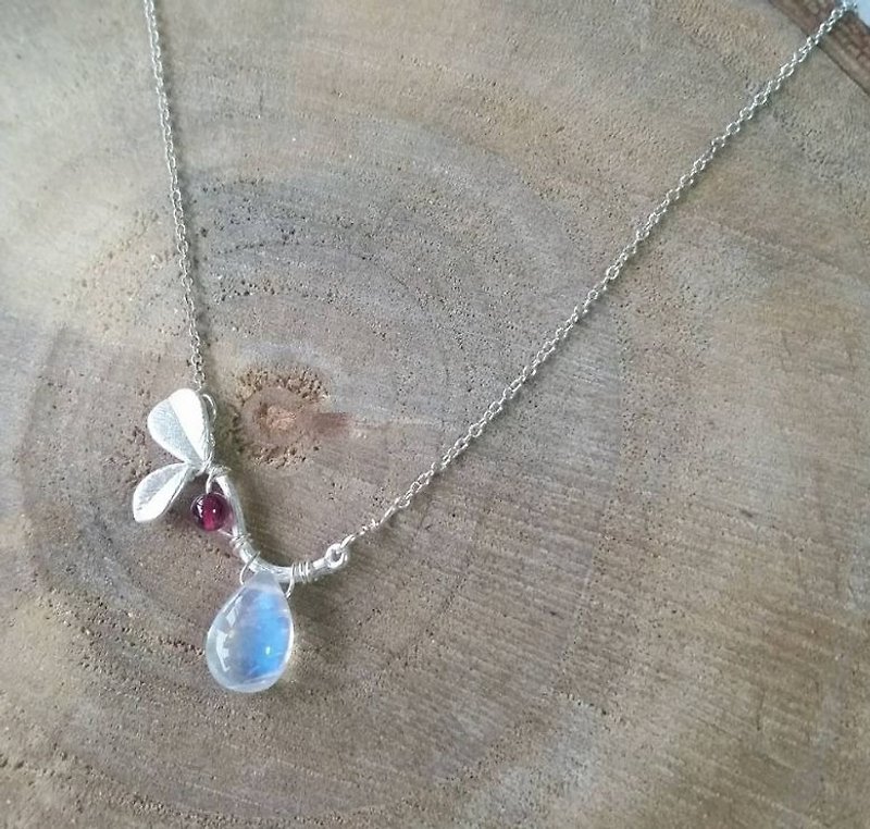 Custom models - ultra high-quality, all-clear vitreous strong double-sided blue moon Stone with garnet beads sterling silver collarbone necklace moonstone with garnet - 925 silver necklace - Necklaces - Gemstone Blue