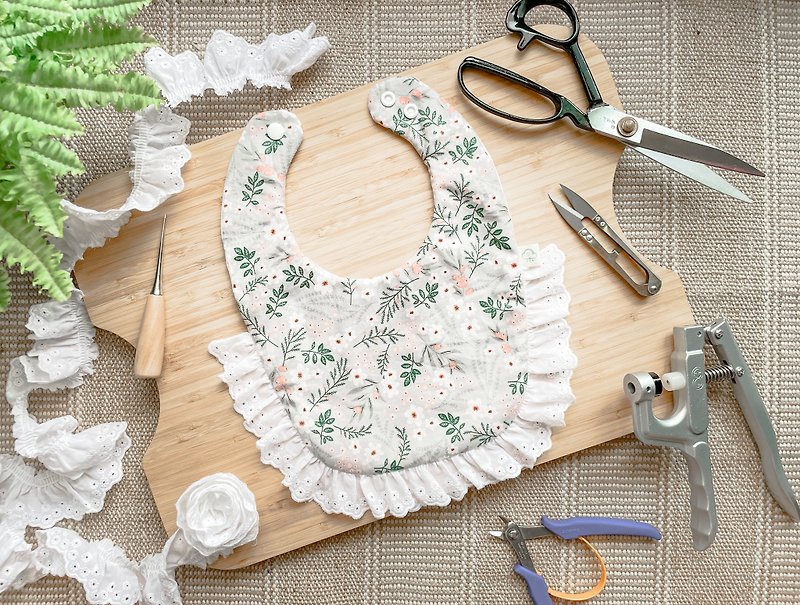 Herbal Garden Baby Bib Square Pocket - ผ้ากันเปื้อน - ผ้าฝ้าย/ผ้าลินิน สีเทา