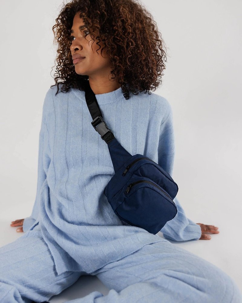 Baggu - 回收尼龍時尚腰包 - 深藍 - 側背包/斜孭袋 - 防水材質 藍色