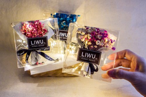 幸福朵朵 婚禮小物 花束禮物 LIWU 閃閃亮乾燥花滿天星小花束 (透明盒裝-附燈串) 情人節 生日