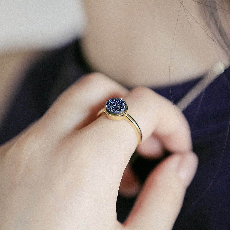 ESCA STUDIO • s925純銀天然瑪瑙晶簇礦石水晶戒指指環（電光藍） - 戒指 - 寶石 藍色