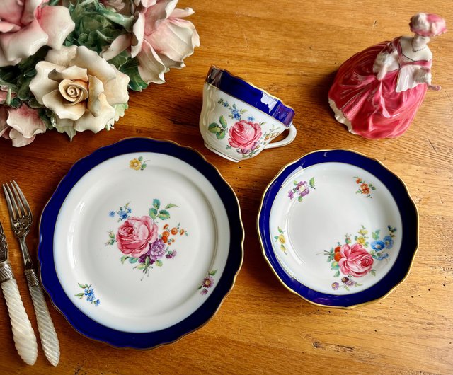 ドイツのライオンブランド、フッチェンロイターのカラフルな花柄の