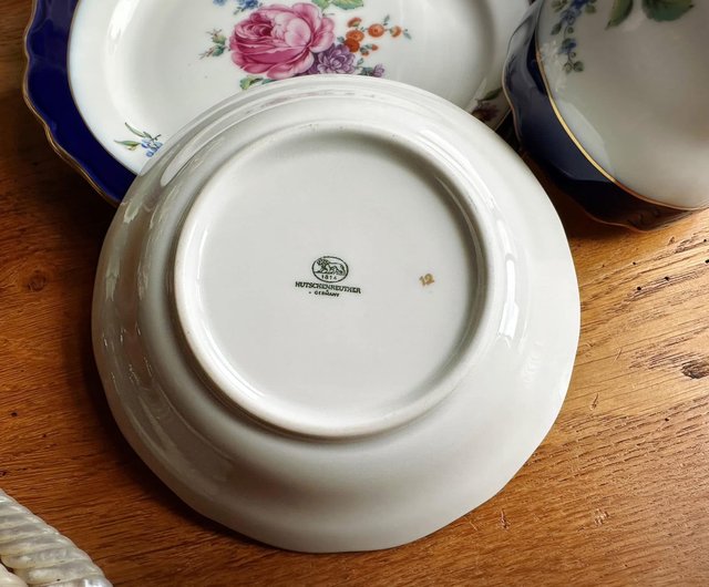 ドイツのライオンブランド、フッチェンロイターのカラフルな花柄の