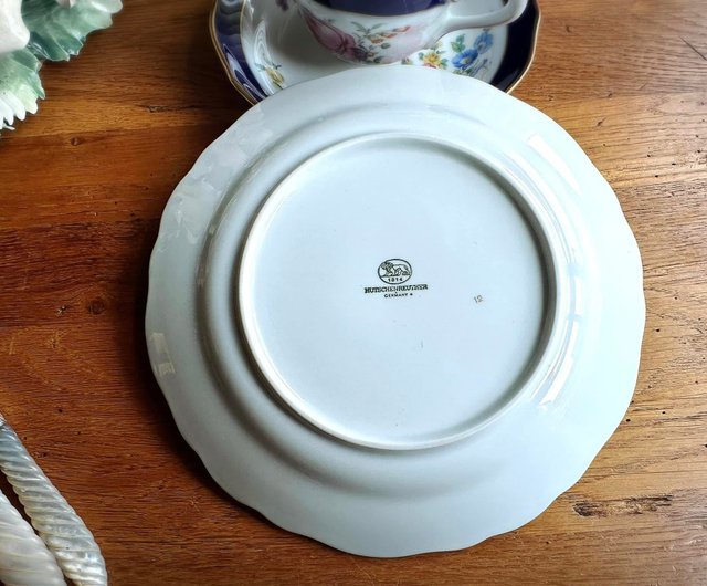 ドイツのライオンブランド、フッチェンロイターのカラフルな花柄の