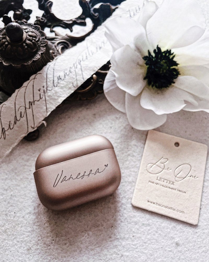 AIRPODS PRO CASE Champagne GOLD / PERSONALIZED ENGRAVED GIFT - แกดเจ็ต - เส้นใยสังเคราะห์ สีทอง