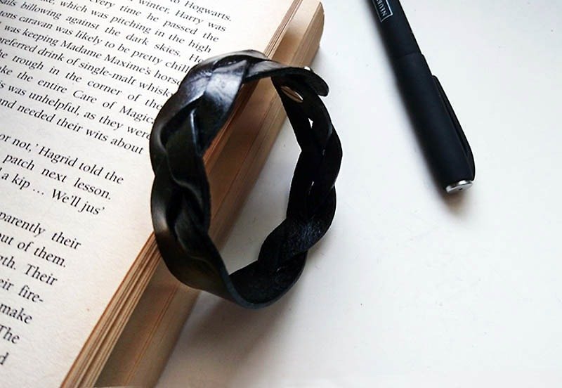 Double-sided Linen leather bracelet (free engraving) - สร้อยข้อมือ - หนังแท้ 