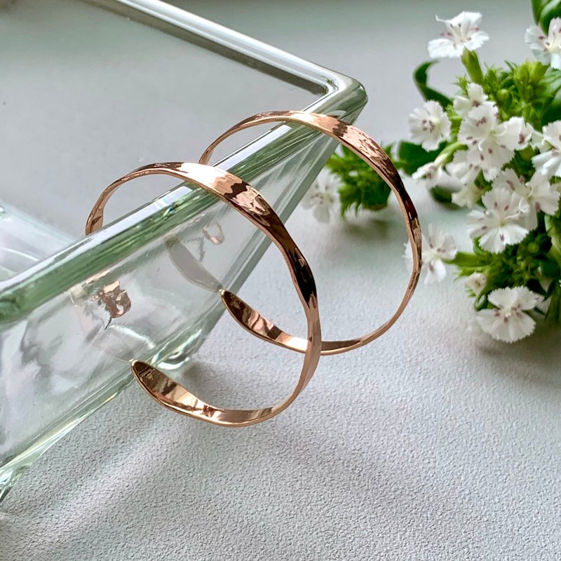 波光粼粼流線環形耳環(共兩色) - 耳環/耳夾/耳骨夾 - 銅/黃銅 金色