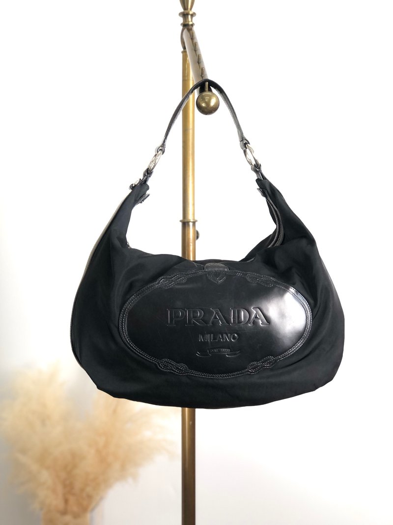 【 日本直送　名牌中古包 】PRADA プラダ ショルダーバッグ ブラック ロゴ型押し ナイロン レザー ホーボーバッグ vintage オールド 4dghwb - 側背包/斜背包 - 尼龍 黑色