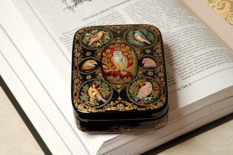 Ornate fauna lacquer box birds hand-painted wildlife decorative miniature art - 擺飾/家飾品 - 其他金屬 金色