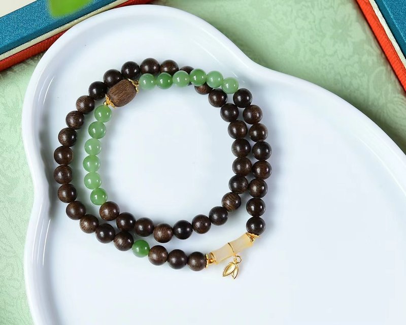 Grass and trees are growing, spring mountains are visible. Agarwood and jasper double-circle bracelet. Agarwood and jasper are matched with white jade bamboo knots. - Bracelets - Jade 