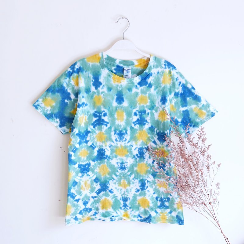 :Yellow flower: Tie dye/T-shirt/Garment/Custom size/Men/Women - เสื้อฮู้ด - ผ้าฝ้าย/ผ้าลินิน สีเขียว