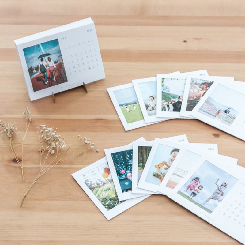 Customized 2025 Handmade Photo Desk Calendar [Classic Horizontal] Taiwan Calendar/Hong Kong Calendar/Couple/Commemorative Gift - Calendars - Paper White