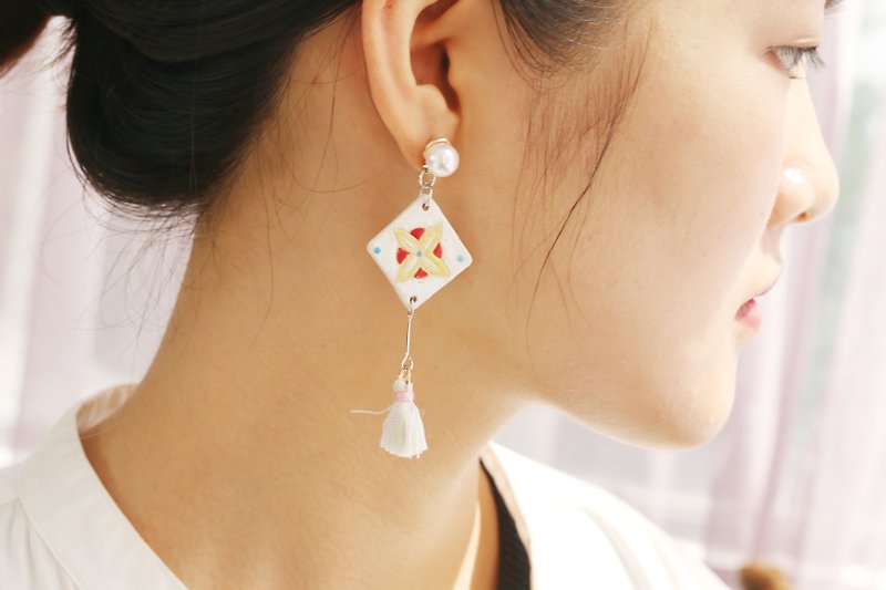 Tile tassel ceramic earrings ear clip sterling silver - ต่างหู - ดินเผา ขาว