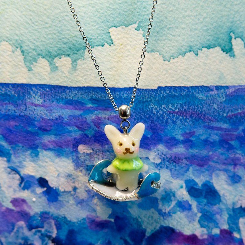 The waves are coming, the bunny surfs and goes to the clay Bronze with cute personality - สร้อยคอ - ดินเหนียว 