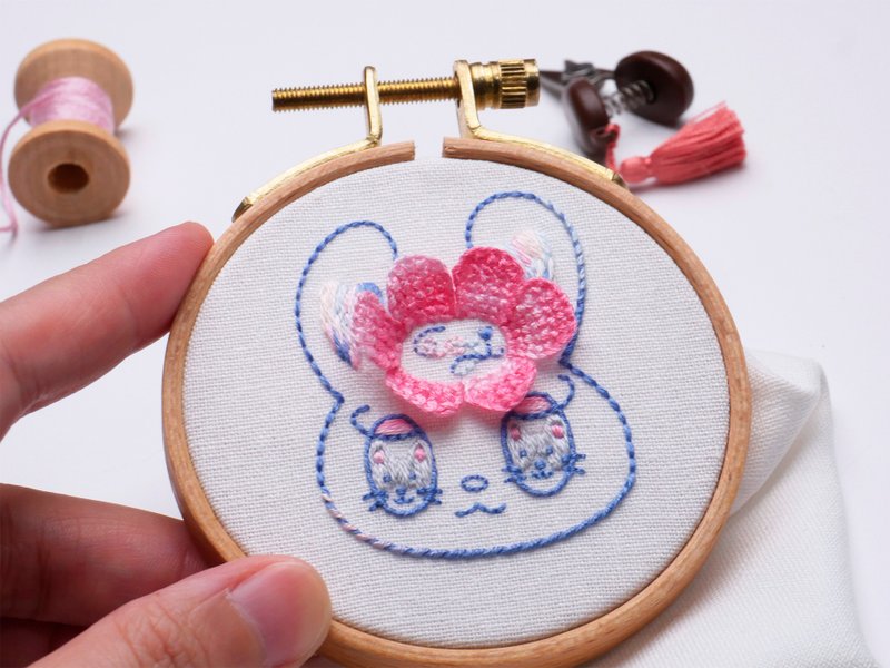 (預約)基礎刺繡 The Light in my Eyes 立體花表現 繡文字技巧 - 編織/羊毛氈/縫紉 - 棉．麻 