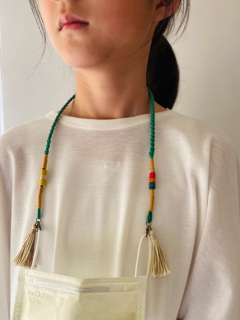 Spot hand-woven multifunctional double tassel mask chain - เชือก/สายคล้อง - วัสดุอื่นๆ สีเขียว