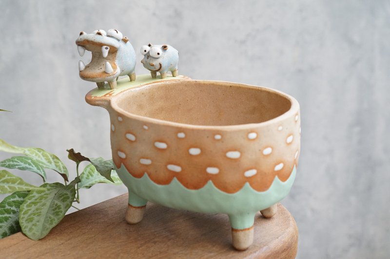 Plant pot with a hippopotamus ,lithops,cactus,ceramics,pottery,handmade - 花瓶/花器 - 陶 藍色