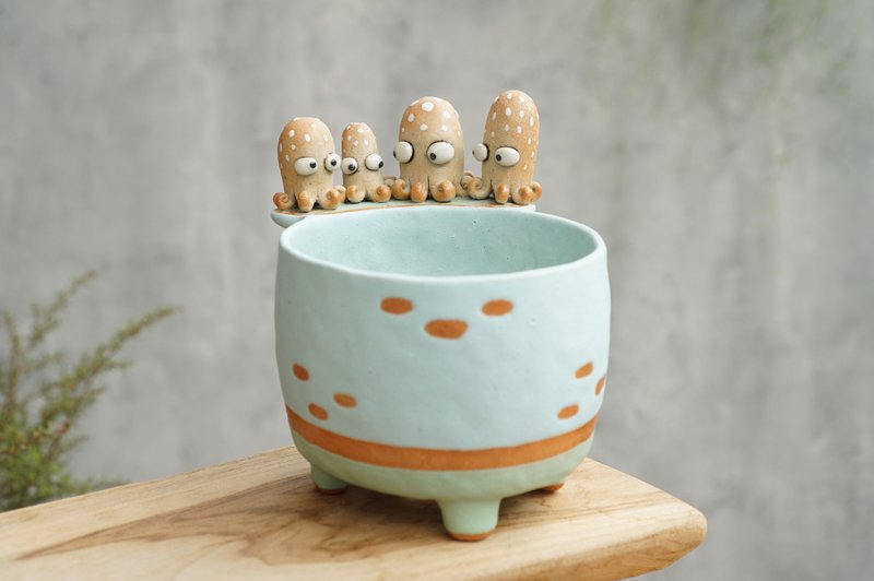 Plant pot with a squid,two tone,cactus,ceramics,pottery,handmade - 花瓶/花器 - 陶 藍色