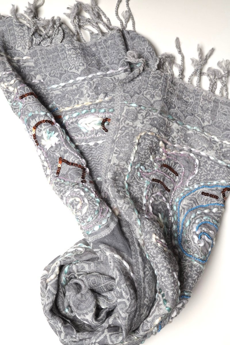 [Christmas Gift Box] Beaded cashmere boiled wool embroidery scarf and shawl with sheer blue beaded gray yarn - Knit Scarves & Wraps - Wool Gray