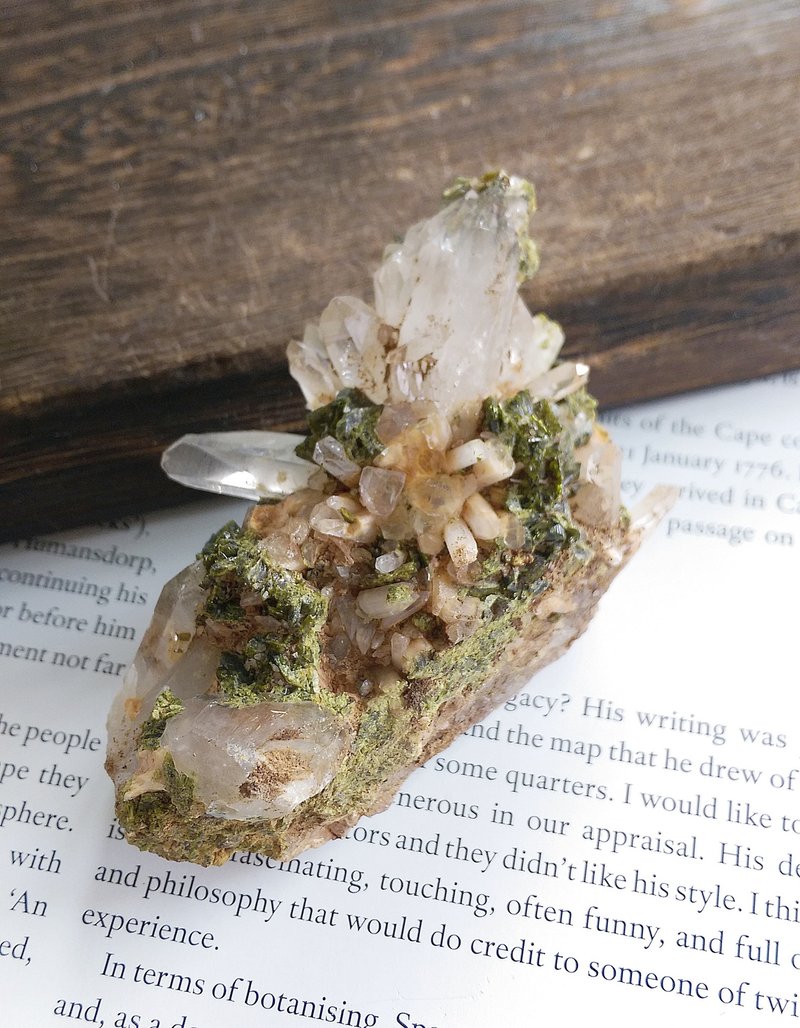 Quartz with lnclusions 綠簾石共生礦 花園水晶 天然礦石 原礦 - 擺飾/家飾品 - 其他材質 