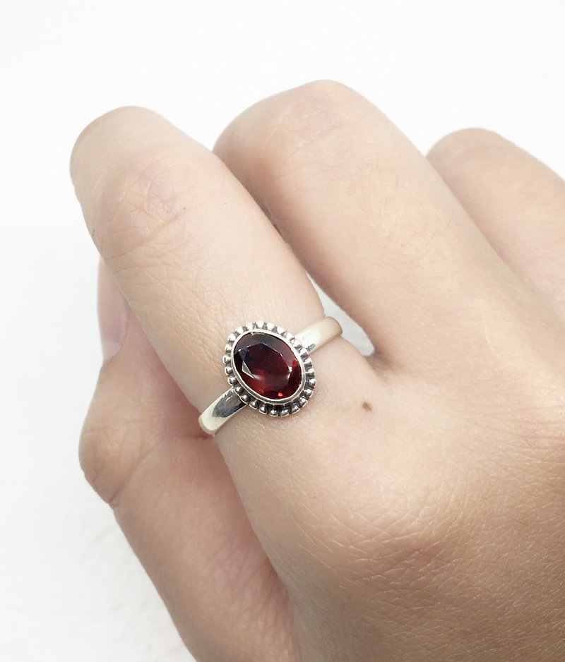 石榴石925純銀異國設計戒指 尼泊爾手工鑲嵌製作(款式1) - 戒指 - 寶石 紅色