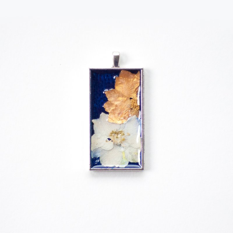 Blue Flower Long Pendant_With 3mm thick natural color leather chain - สร้อยคอ - โลหะ สีน้ำเงิน