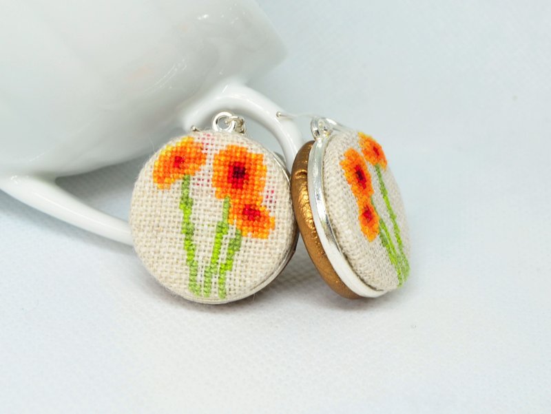 Orange flower embroidered earrings, Floral nature jewelry - ต่างหู - งานปัก สีส้ม