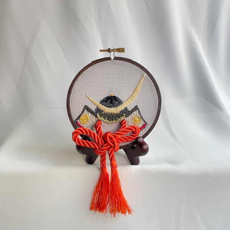 Decoration embroidery hoop ~Samurai, Masamune Date Kabuto~ - ของวางตกแต่ง - ผ้าฝ้าย/ผ้าลินิน สีเทา