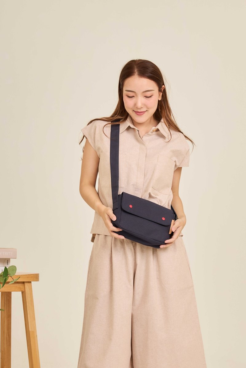 PEBBLE - canvas cross body bag (navy) - 側背包/斜背包 - 棉．麻 藍色