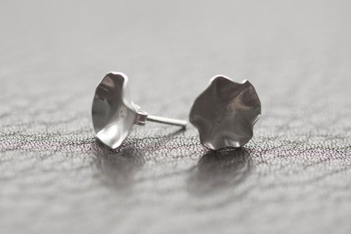yuting jewellery 敲打小花純銀耳環-一對/可改夾