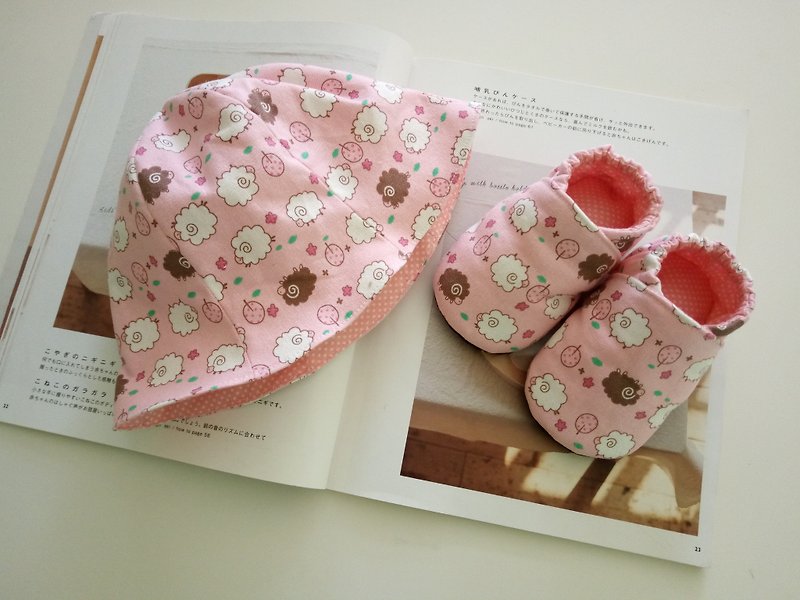 粉粉羊咩咩彌月禮物 嬰兒鞋+嬰兒帽 - 彌月禮盒 - 棉．麻 粉紅色