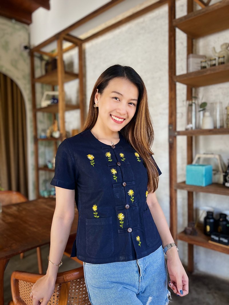 03 Moh Hom shirt decorated with Embroidery thread by hand - 女裝 上衣 - 繡線 