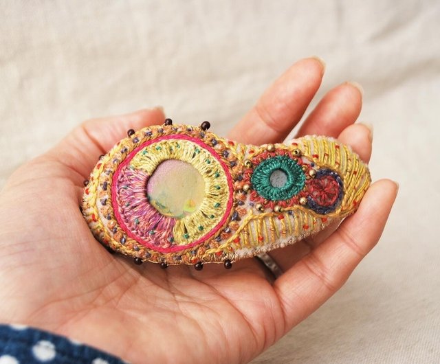 ヘアアクセサリー rei ポリマークレイとミラー刺繍のにぎやかバレッタ - ショップ
