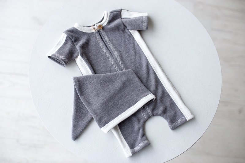 Grey bodysuit for newborn boys: the perfect outfit for a little boy - เครื่องประดับ - โลหะ สีเทา