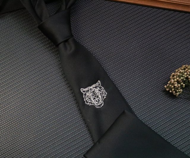 た*た様 虎刺繍 黒ネクタイ 虎刺繍 黒ネクタイ