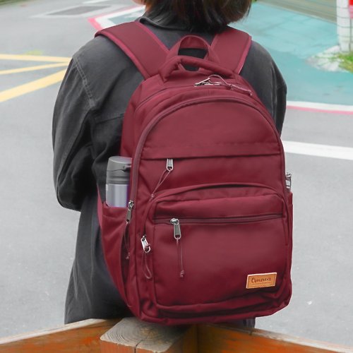OMC 輕旅行大容量收納款筆電後背包(深紅)