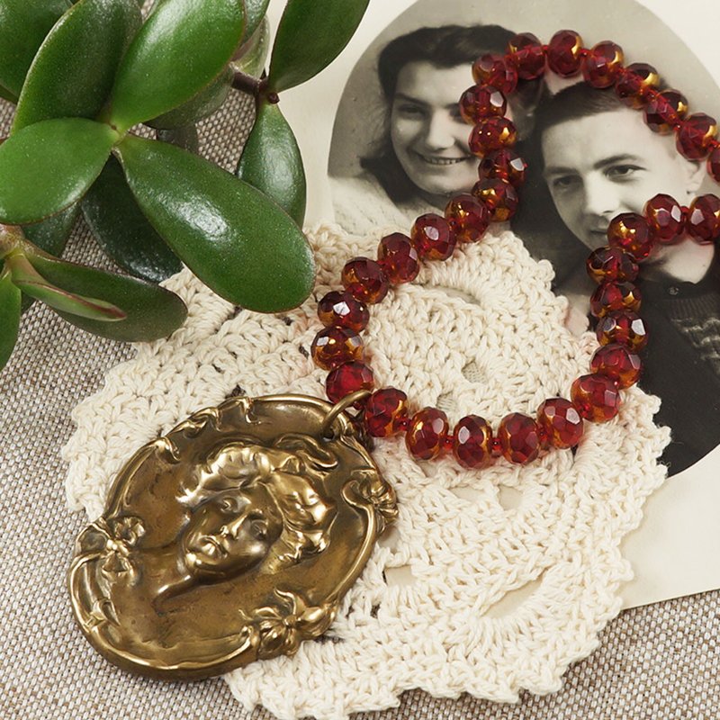Ruby Red Czech Glass Necklace Cherry Red Brass Cameo Beaded Necklace Jewelry - 項鍊 - 玻璃 紅色