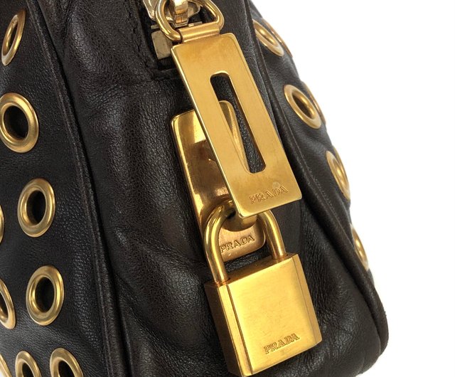 日本直送 名牌中古包 】PRADA プラダ スタッズ レザー カデナ ミニボストン ミニバッグ ブラウン vintage ヴィンテージ wmdn7p  - ショップ VintageShop solo トートバッグ・ハンドバッグ - Pinkoi