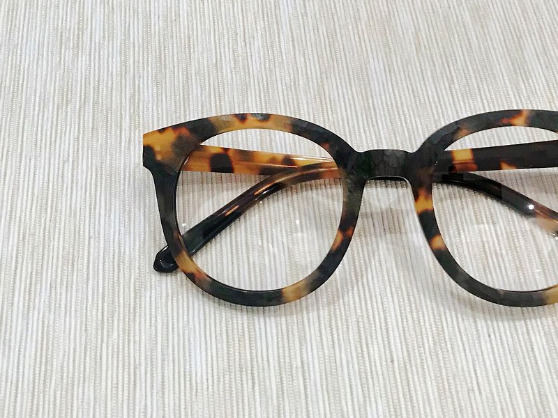 (無型號)Tortoise Color Round Shape eyeglasses frame eyewear Hand carved in Japan - Glasses & Frames - Other Materials Brown