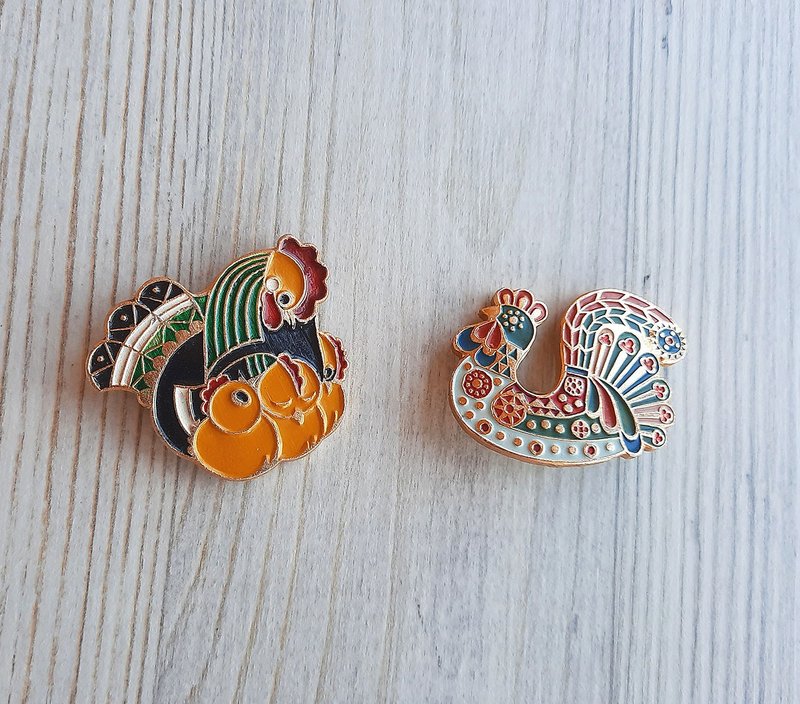 Birds pins: mother hen and peacock vintage Soviet pin badges - เข็มกลัด/พิน - อลูมิเนียมอัลลอยด์ 