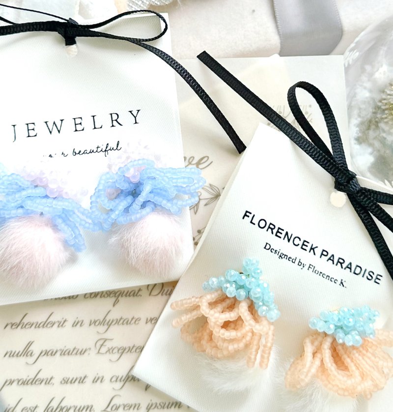 Pom Pom Seed Bead Earrings - ต่างหู - เส้นใยสังเคราะห์ 