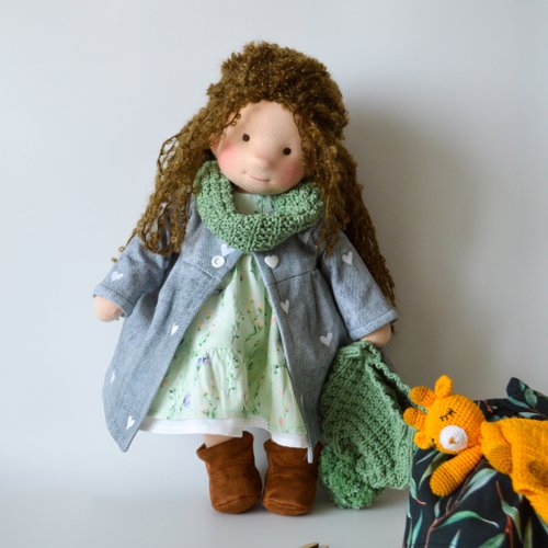 ウォルドルフ人形女の子 15 インチ (38 センチメートル) - 発送準備