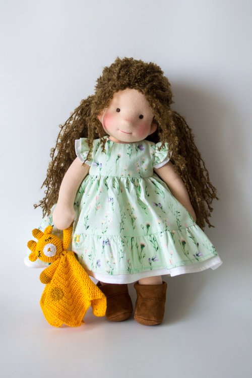 ウォルドルフ人形女の子 15 インチ (38 センチメートル) - 発送準備