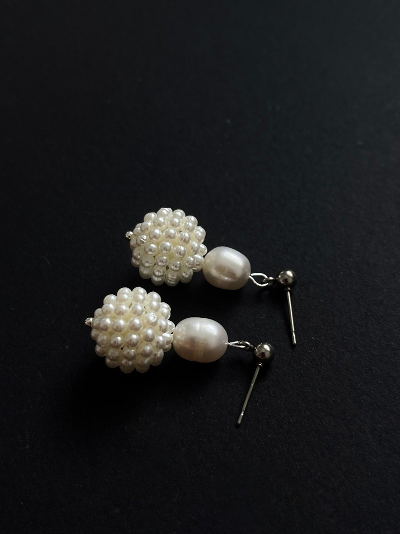 Fan Ning_ Freshwater Pearl Earrings - ต่างหู - ไข่มุก ขาว