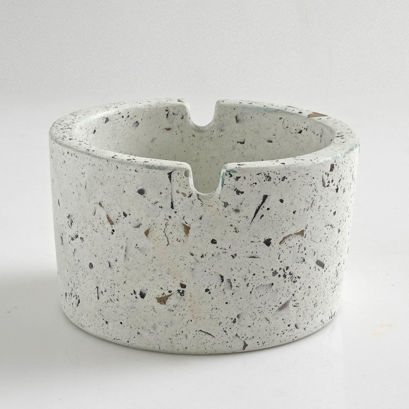 Cement ashtray - ของวางตกแต่ง - ปูน 